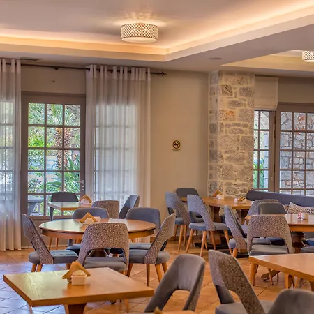 Hotel Kastro Maini