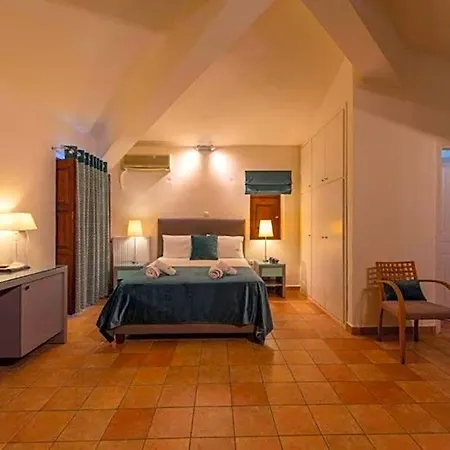 Kastro Maini Hotel 3*
