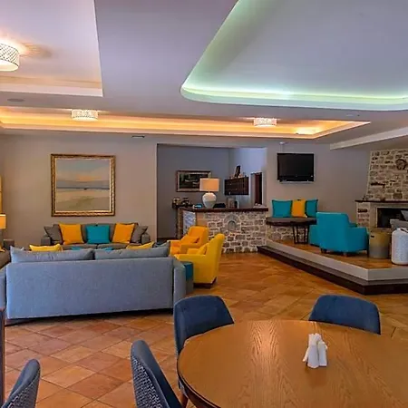 Kastro Maini Hotel 3*
