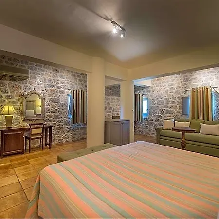Kastro Maini 3*