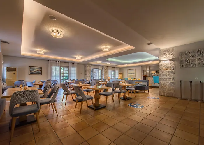Kastro Maini Hotel
