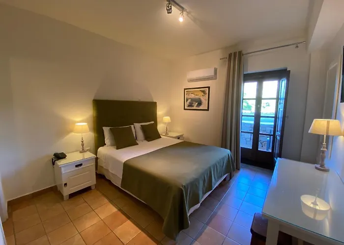 Kastro Maini Otel 3*